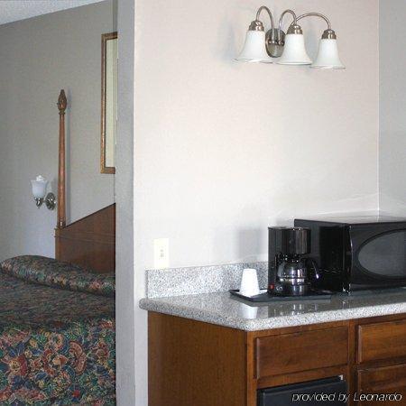ווסט קובינה Five Star Inn חדר תמונה